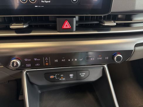 New 2026 Kia Carnival LX FWD image 28