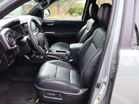 Used 2023 Toyota Tacoma TRD Off-Road w/ TRD Premium Off Road Package AWD/4WD image 38