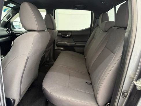 Used 2019 Toyota Tacoma TRD Off-Road AWD/4WD image 17
