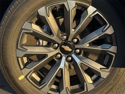 New 2026 Chevrolet Suburban High Country image 9