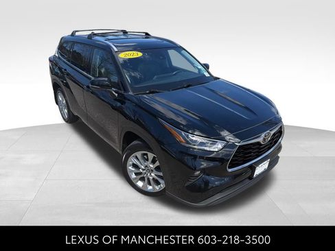 Used 2023 Toyota Highlander Limited AWD/4WD image 3