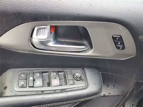 Certified 2020 Chrysler Pacifica Touring-L image 15