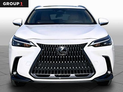 Used 2025 Lexus NX 250 FWD w/ Premium Package image 4