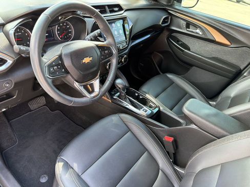Used 2023 Chevrolet TrailBlazer ACTIV w/ Sun and Liftgate Package FWD image 4