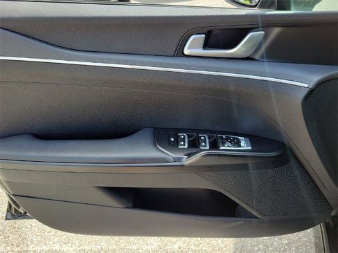 Used 2022 Kia K5 LXS image 19