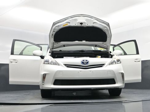 Used 2012 Toyota Prius V Five image 22