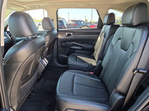 Used 2023 Kia Sorento SX AWD/4WD image 11