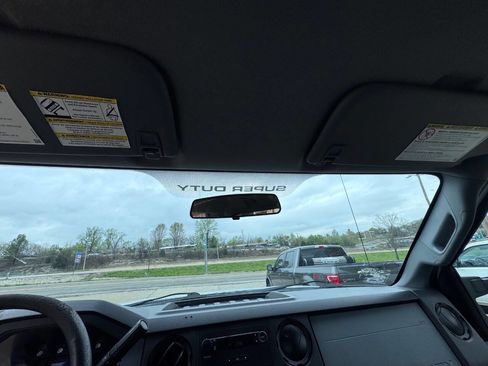 Used 2015 Ford F550 4x4 Regular Cab Super Duty image 19