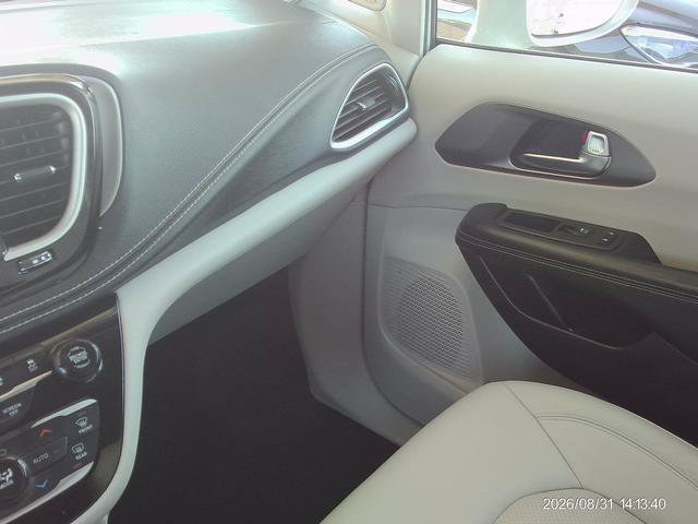 Used 2021 Chrysler Pacifica Touring-L w/ Uconnect Theater Family Group AWD/4WD image 12