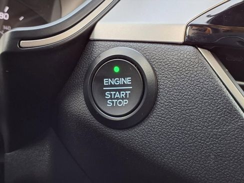 Used 2020 Ford Escape SE image 17