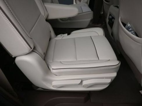 Used 2024 GMC Yukon Denali w/ Advanced Technology Package AWD/4WD image 27