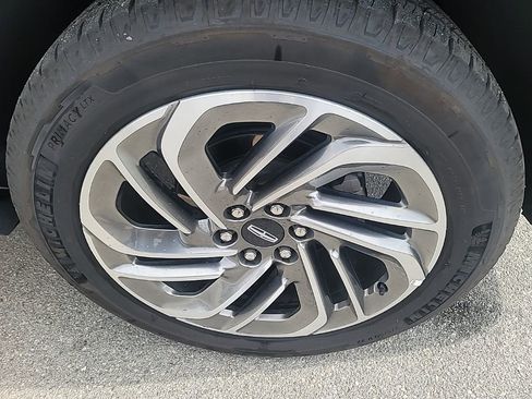 Used 2025 Lincoln Navigator Reserve image 9