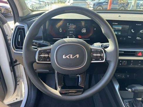 Certified 2025 Kia Sorento LX image 28