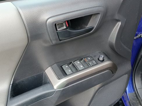Used 2023 Toyota Tacoma SR5 AWD/4WD image 17