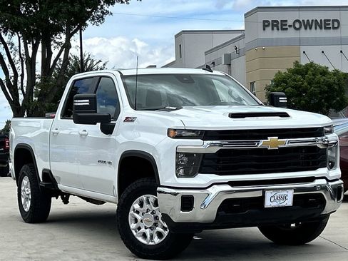 Used 2024 Chevrolet Silverado 2500 LT AWD/4WD image 2