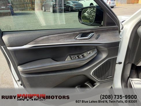 Used 2021 Jeep Grand Cherokee L Limited w/ Luxury Tech Group II AWD/4WD image 9
