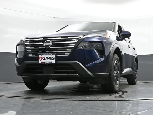 Used 2025 Nissan Rogue SV AWD/4WD image 44