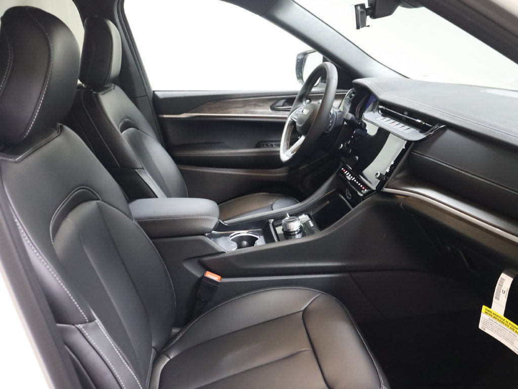New 2027 Jeep Grand Cherokee Limited AWD/4WD image 16