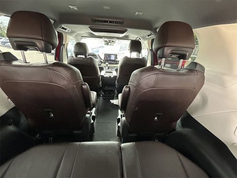 Used 2021 Toyota Sienna Platinum image 15