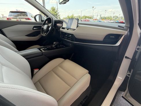 Used 2025 Nissan Rogue SL w/ SL Premium Package AWD/4WD image 33