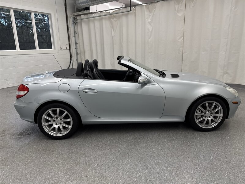 Used 2007 Mercedes-Benz SLK 350 image 3