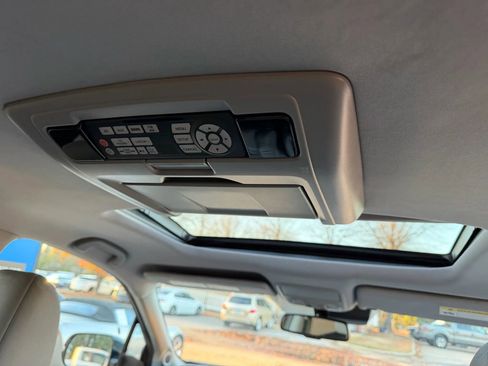 Used 2018 Honda Pilot Touring image 32