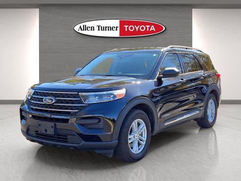 Used 2024 Ford Explorer XLT image 3