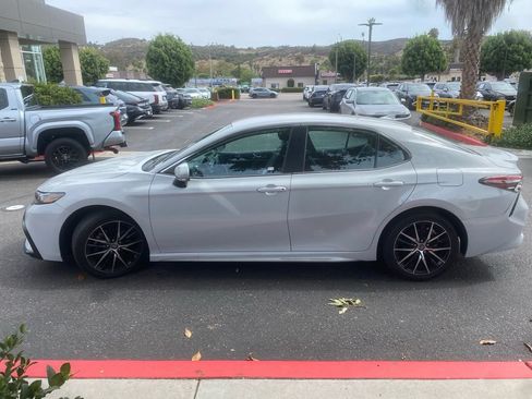 Used 2023 Toyota Camry SE FWD image 5