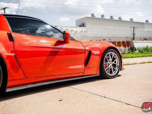 Used 2011 Chevrolet Corvette Z06 w/ Z06 Carbon Fiber Package RWD image 30