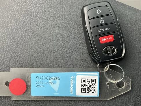 Used 2025 Toyota Camry SE image 27