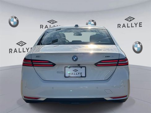 Certified 2025 BMW i5 xDrive40 w/ Premium Package image 6