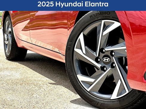 Used 2025 Hyundai Elantra Sport FWD image 2