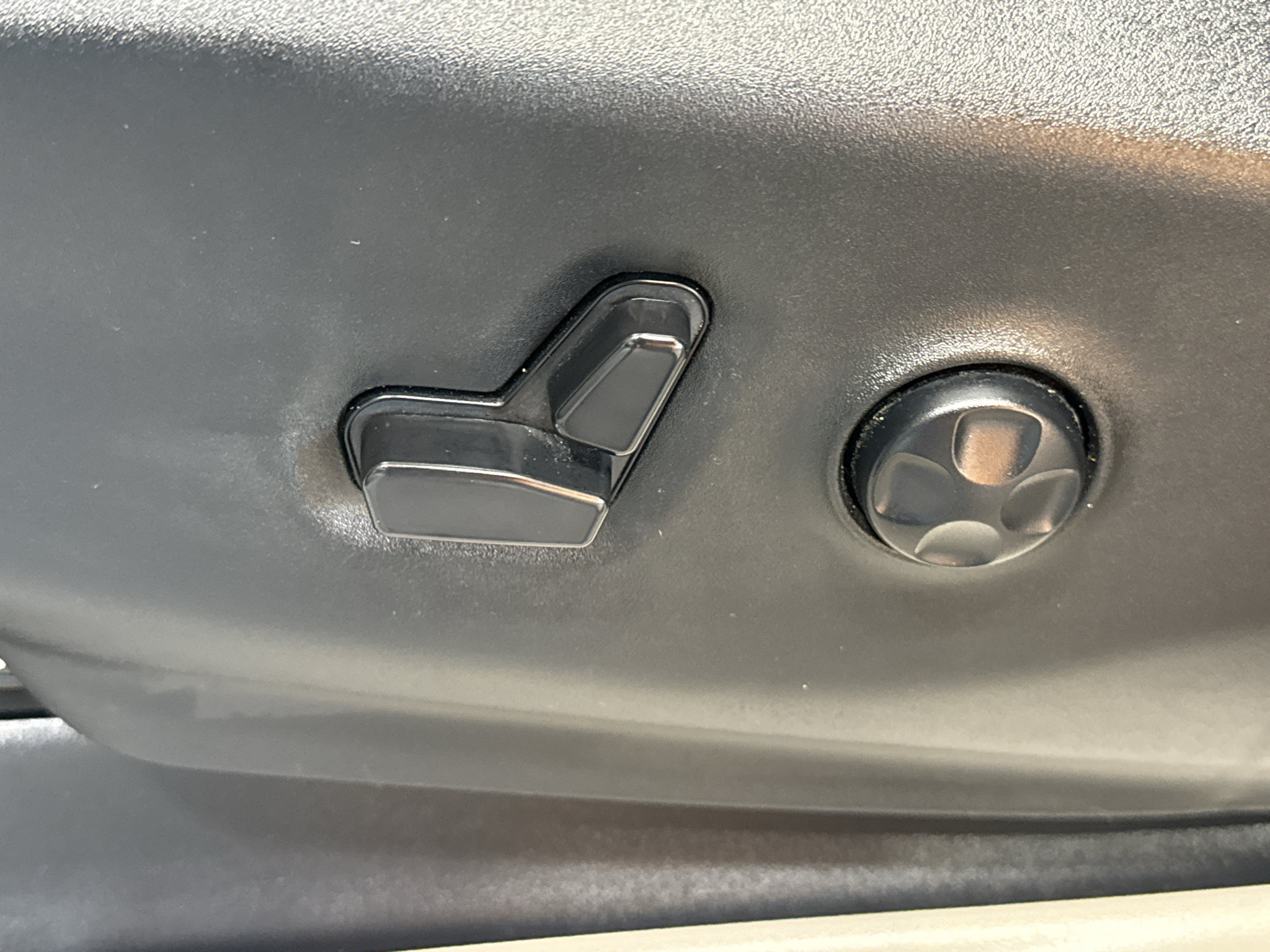 Used 2024 Chrysler Pacifica Touring-L FWD image 18