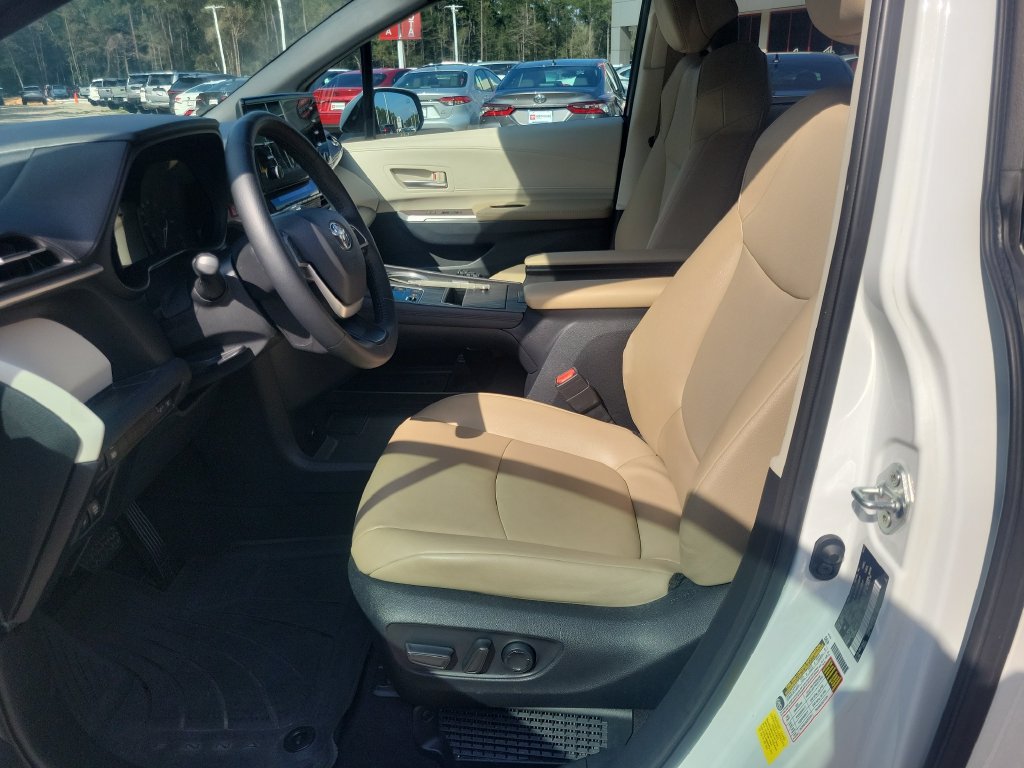 Certified 2022 Toyota Sienna XLE FWD image 15