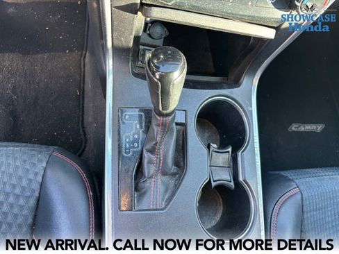 Used 2015 Toyota Camry SE image 11