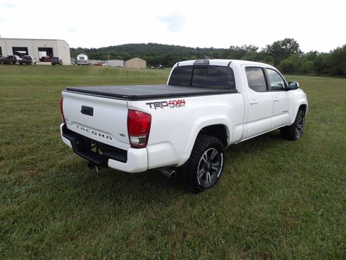 Used 2017 Toyota Tacoma 4x4 Double Cab image 7