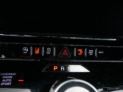 Used 2024 Jeep Wagoneer L Series II AWD/4WD image 32