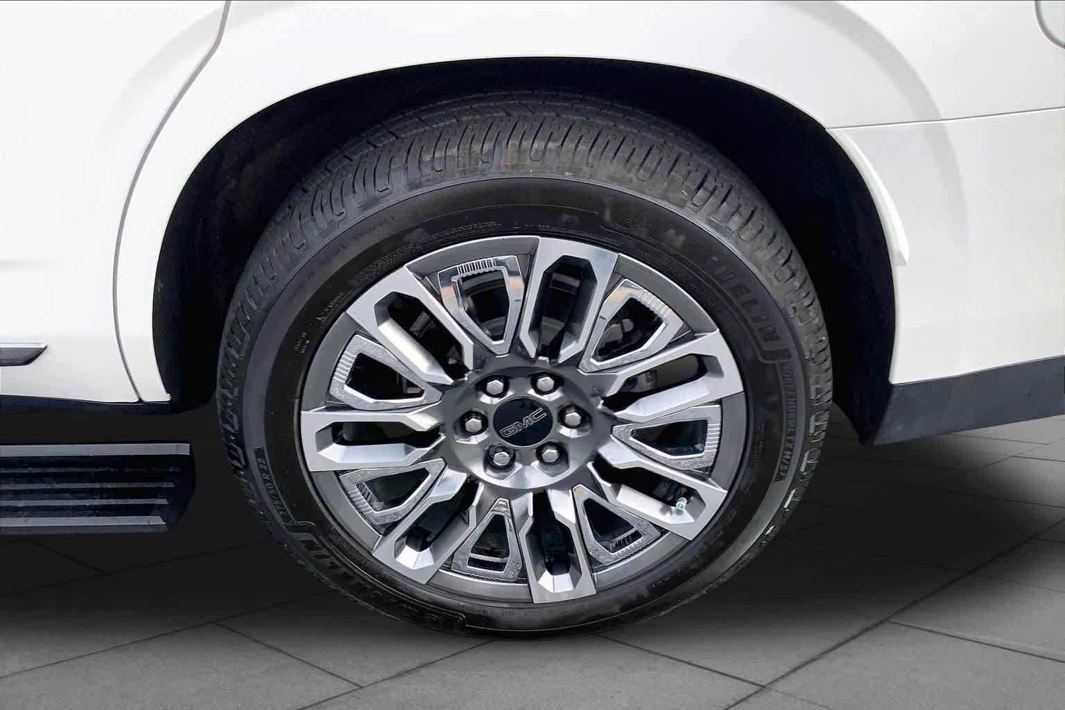 Used 2023 GMC Yukon Denali Ultimate AWD/4WD image 10
