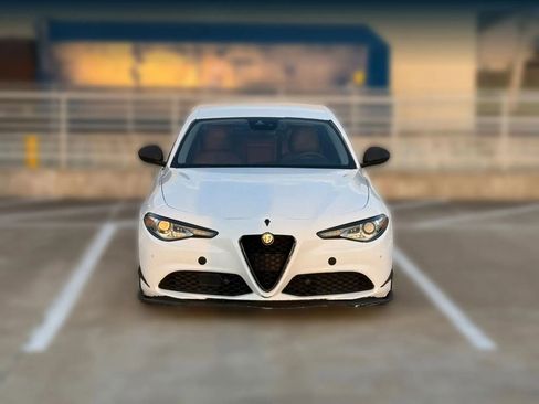 Used 2017 Alfa Romeo Giulia image 2