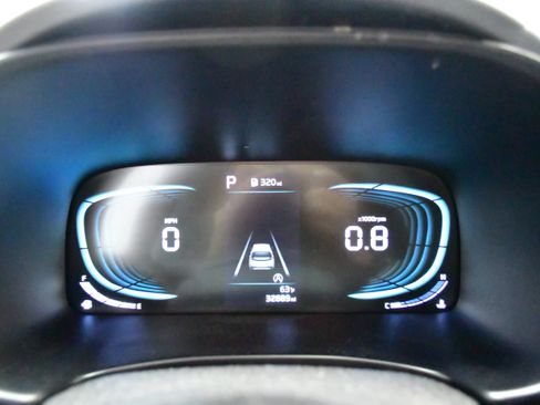 Used 2025 Kia Soul LX w/ LX Technology Package FWD image 18