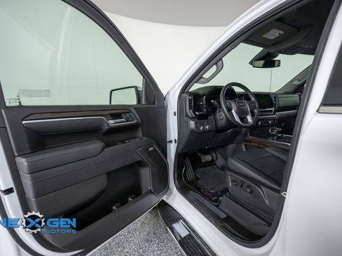 Used 2025 GMC Sierra 1500 SLT w/ SLT Premium Plus Package AWD/4WD image 9