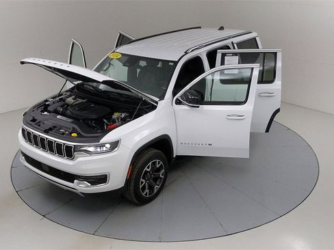 Used 2024 Jeep Wagoneer Series III image 48