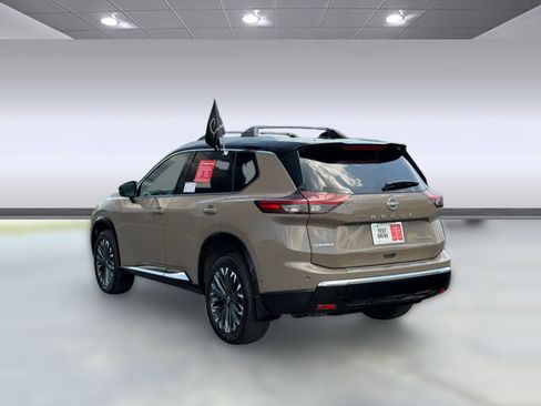 Certified 2025 Nissan Rogue Platinum FWD image 5