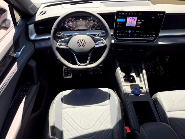 New 2026 Volkswagen Tiguan SE R-Line FWD image 9