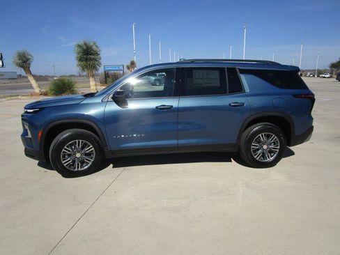 New 2026 Chevrolet Traverse LT w/ Driver Confidence Package FWD image 4