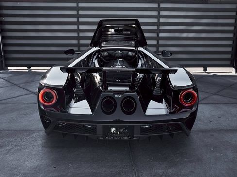 Used 2020 Ford GT Carbon Series RWD image 32