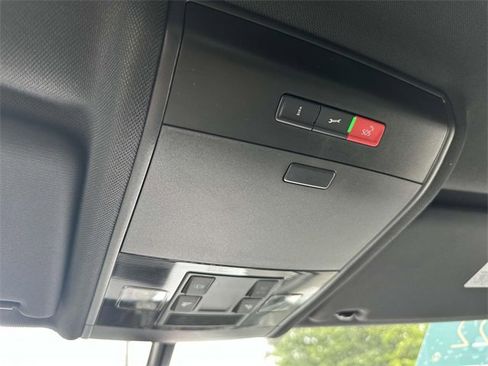 Certified 2022 Volkswagen Atlas Cross Sport SE image 32