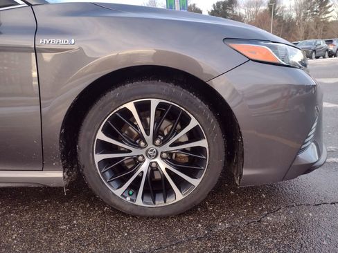 Used 2019 Toyota Camry SE image 6