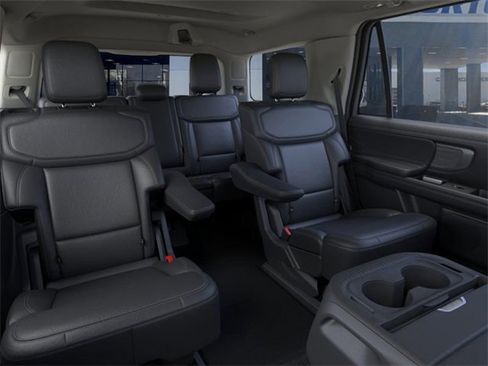 New 2025 Ford Expedition Platinum image 11