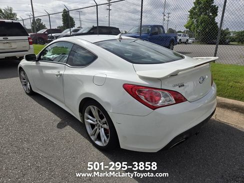 Used 2012 Hyundai Genesis 3.8 RWD image 5